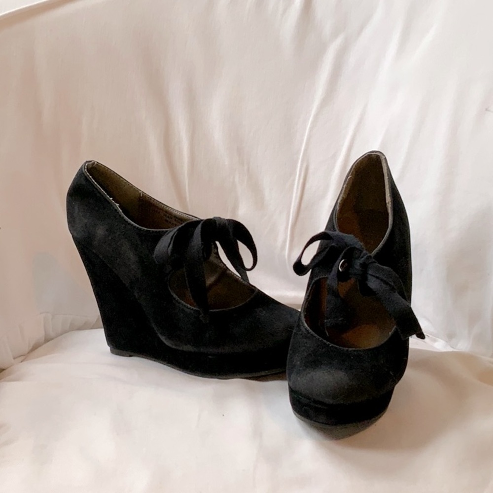Retro velvet wedges size 7